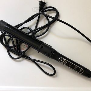Croc 35W curling iron. Never used no box.